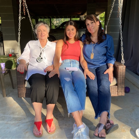 Meet your Posher, Kelly - Picture 3 of 4